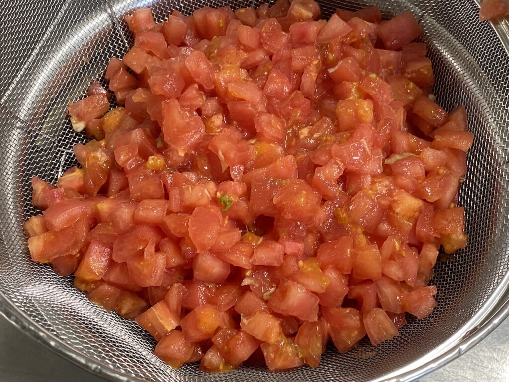 角切りにしたトマト