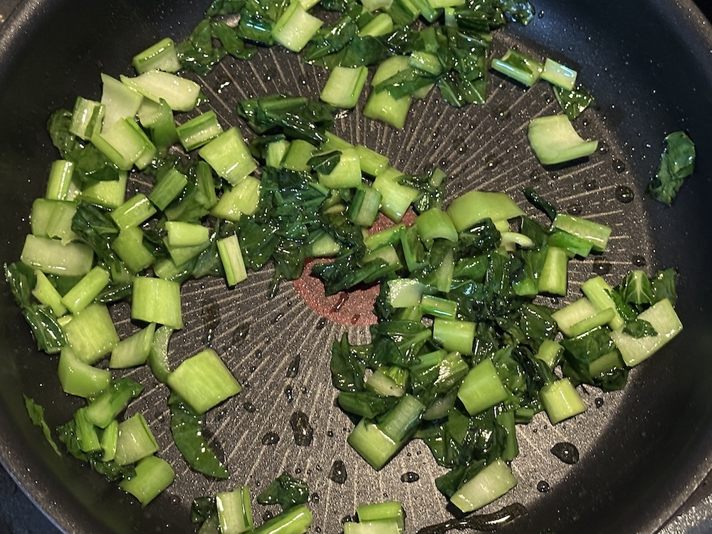 ごま油で炒めた小松菜