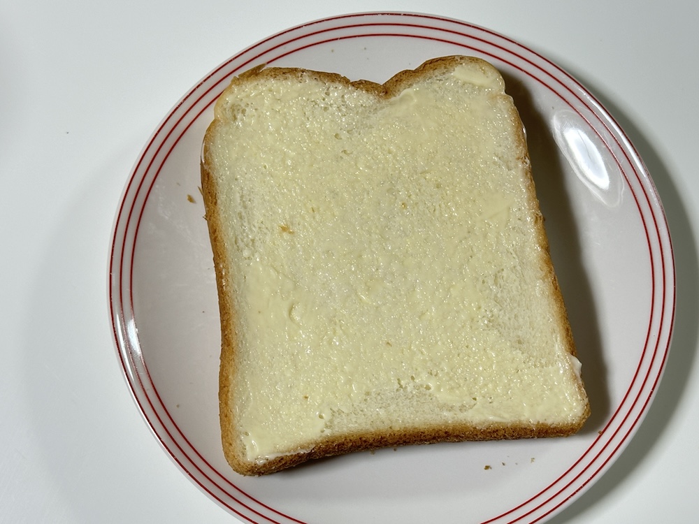 マヨネーズを塗った食パン