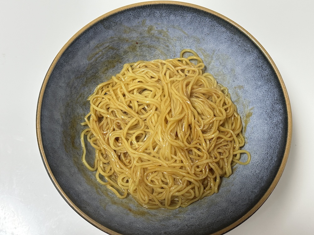 スープを混ぜた麺