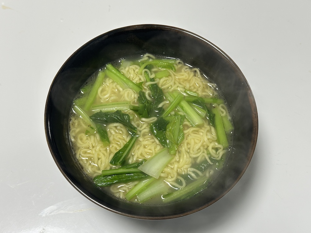 丼に入れた塩ラーメン