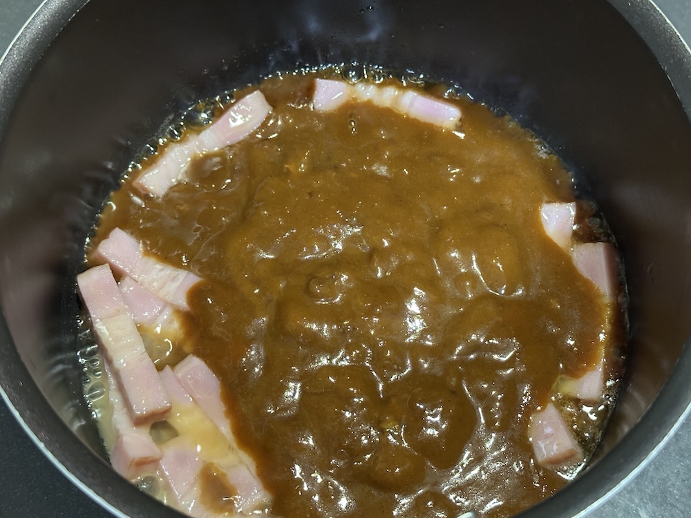 カレーを入れた鍋