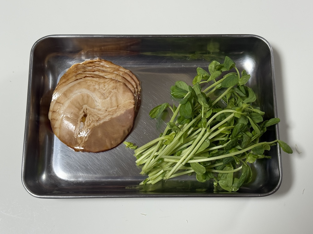 焼き豚と豆苗