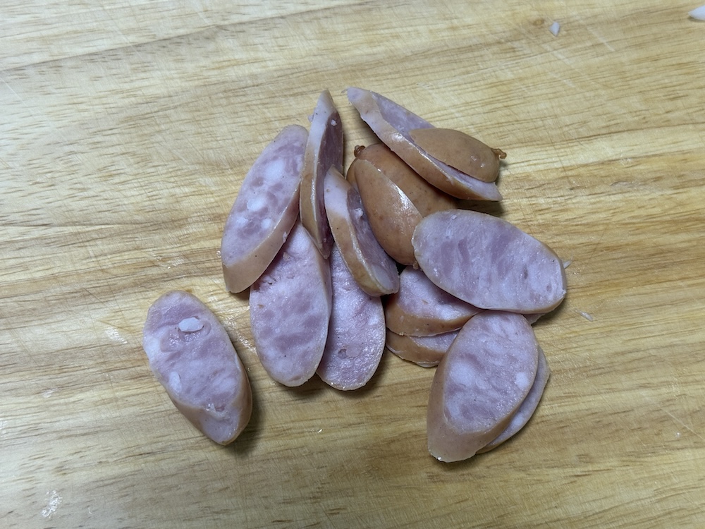 斜めに切ったウインナー