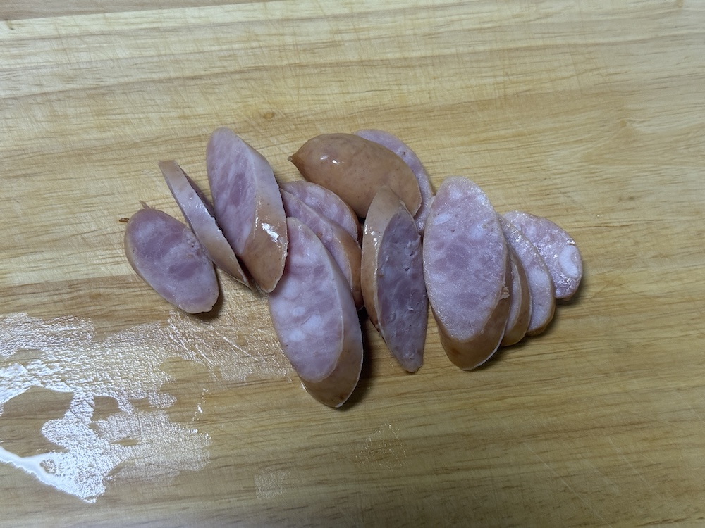 斜めに切ったウインナー
