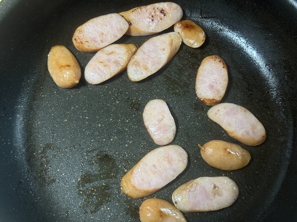炒めたウインナー
