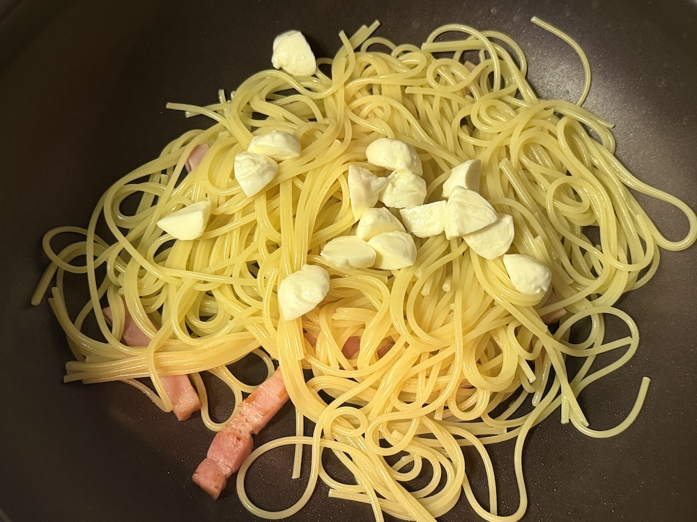 パスタとチーズ