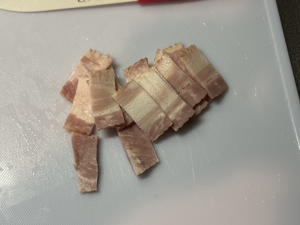 カットしたベーコン