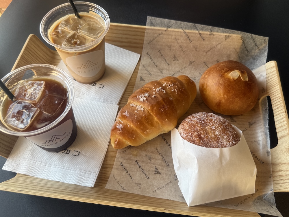 コーヒーとパン