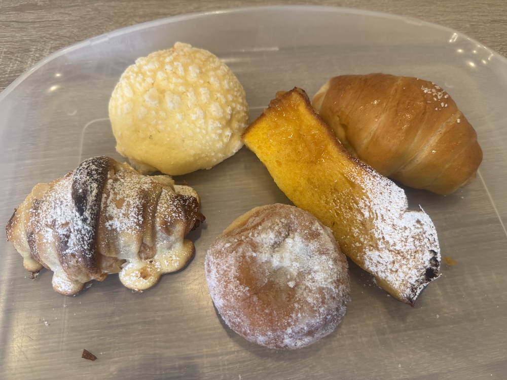 SUMOMOBAKERYのパン