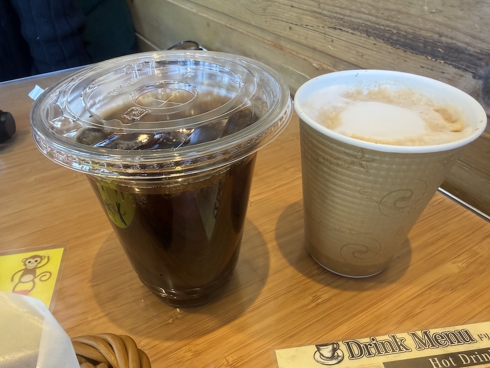 アイスコーヒーとカフェラテ