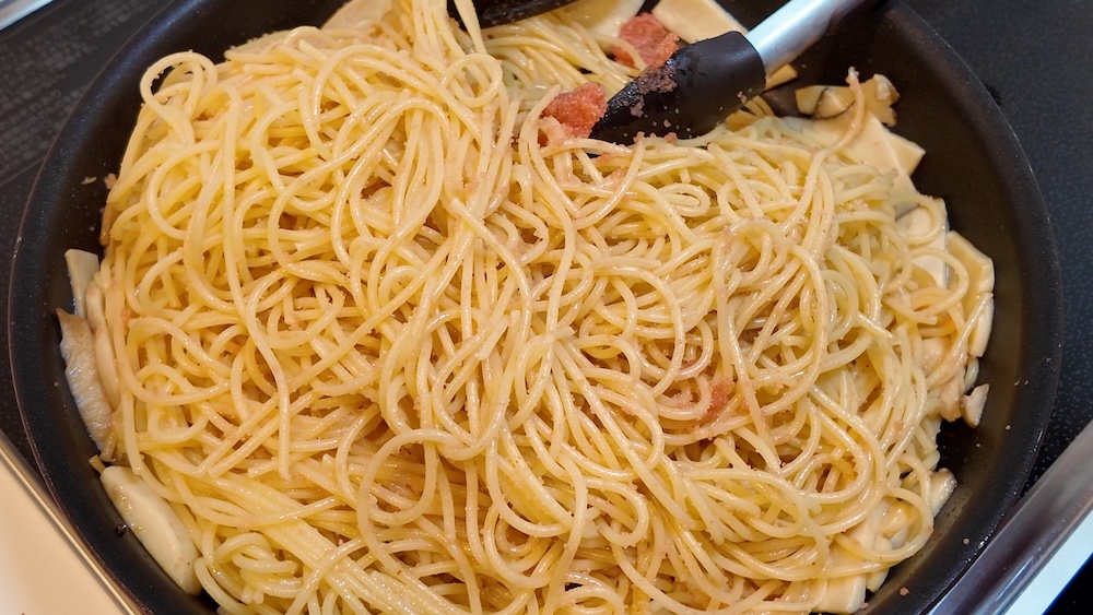 味付けしたパスタ