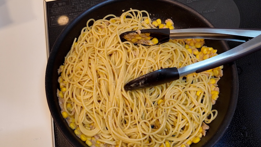 味付けしたパスタ