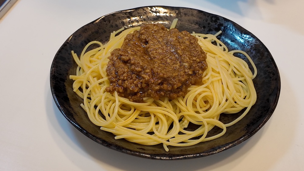 ドライハヤシをかけたパスタ
