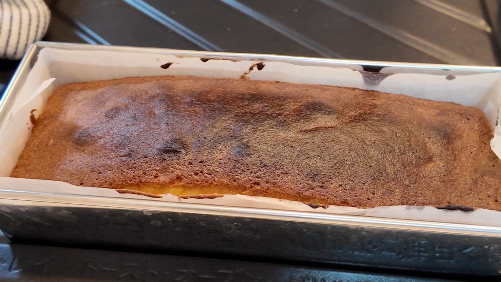 焼き上がったパウンドケーキ