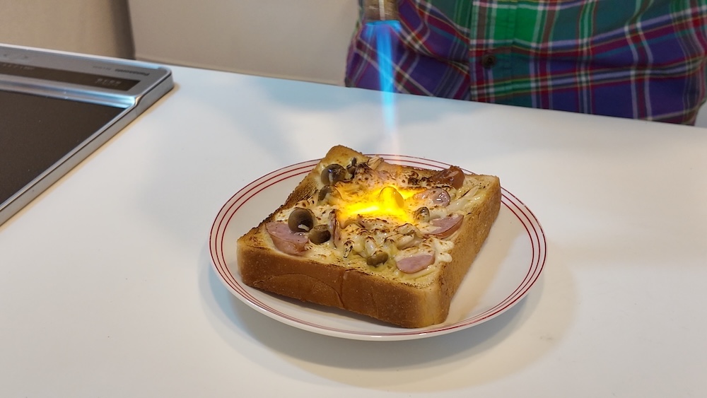 バーナーで炙ったトースト